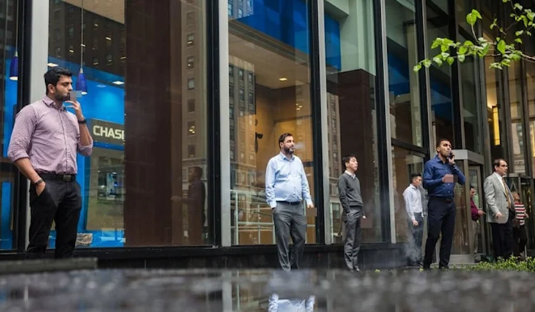 Sigara tiryakileri yılda bir hafta daha az çalışıyor