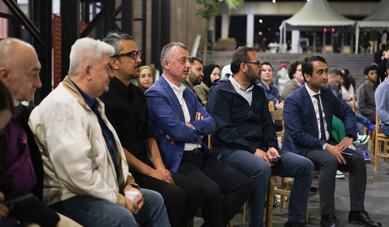 Şiir akşamı içimizi ısıttı