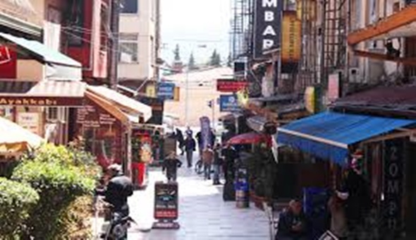 Silahla adam vurdu, giderken kazara kendini de vurdu!