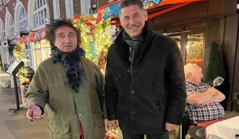 Sinan Oğan'ın boynundaki 26 bin TL'lik atkı