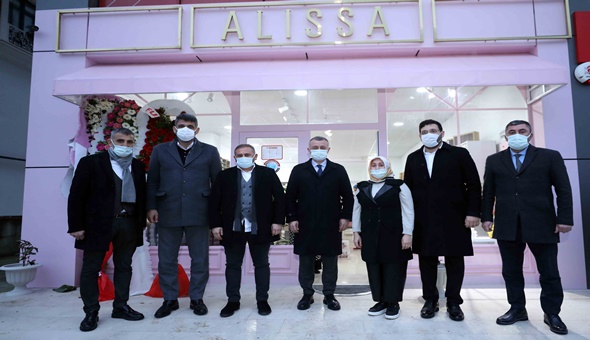 Siyaseti milletimize hizmet için yapıyoruz