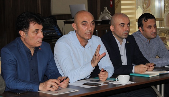 Siz oturmaya devam edin, biz çalışırız!