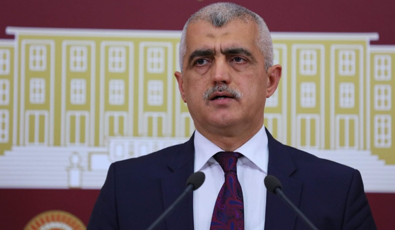 Size kalsa güllük gülistanlık bir memleketteyiz