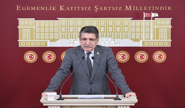 Son 20 yılda ekmeğin fiyatı 100 kat arttı, ama maaşlar 100 kat artmadı.