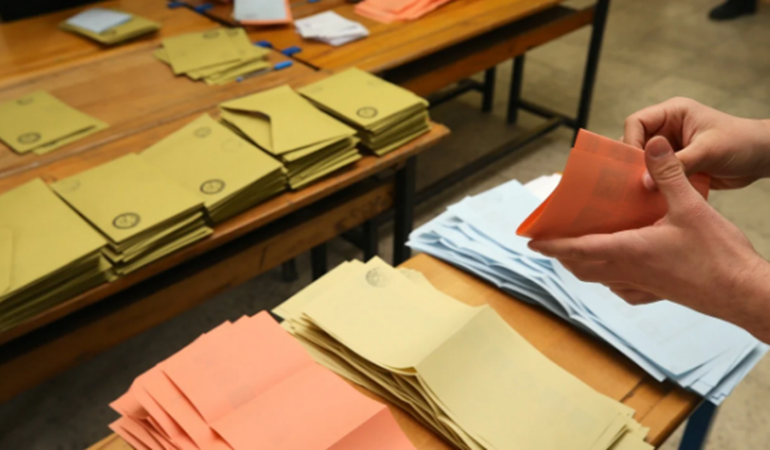 Son anketten 2 partiye büyük şok