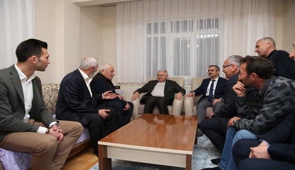 Son Başbakan'dan Çayırova'da hasta ziyaret