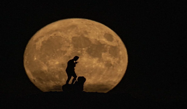 Süper Ay ve Cumhuriyet Güneşi'nin muazzam görüntüsü