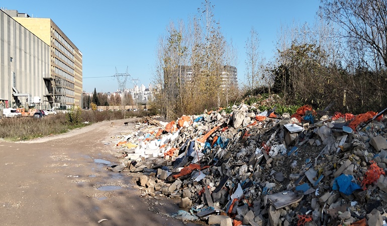 Symbol AVM’ye yakın nokta çöplüğe döndü!