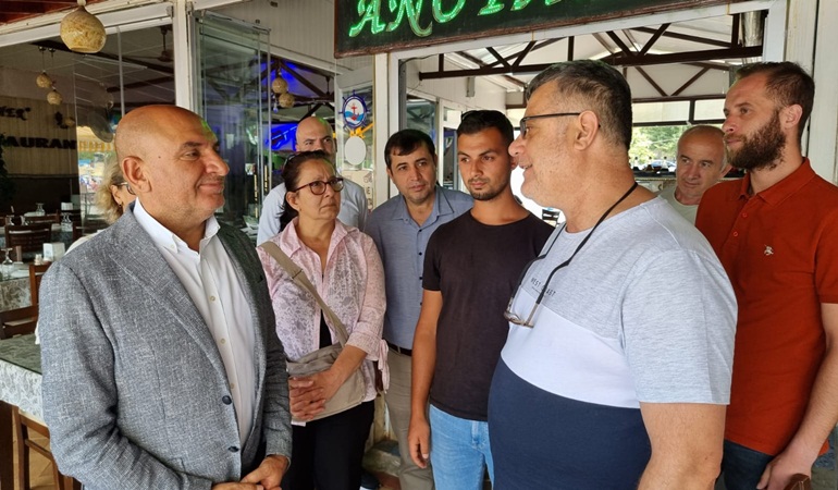 Tahsin Tarhan ilçe ilçe dolaşarak vatandaşla görüşüyor