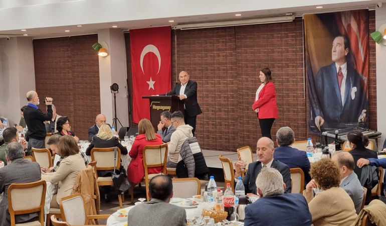 Tarhan muhtarlarla iftarda buluştu