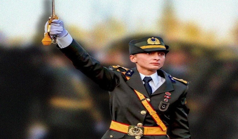 Tarikatçıları delirten Ebru Teğmen'le ilgili karar