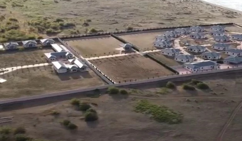 Tarikatların kanun dışı işlerini görmezlikten geliyorlar