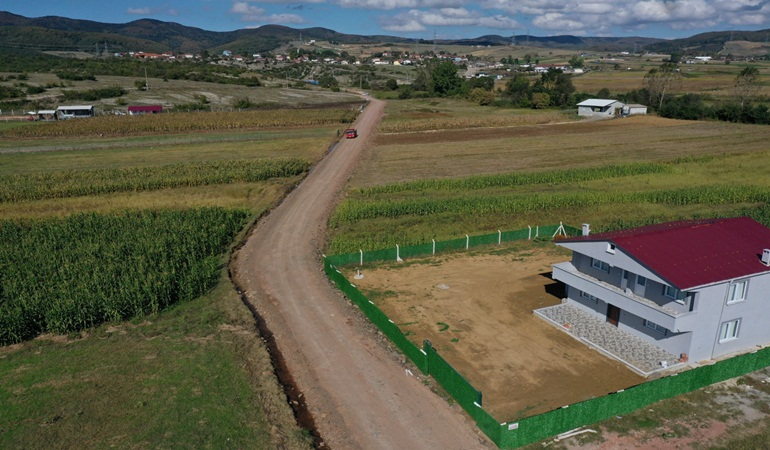 Tarla yolları jilet gibi!