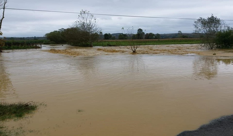 Tarlaları selden zarar gören çiftçilere destek