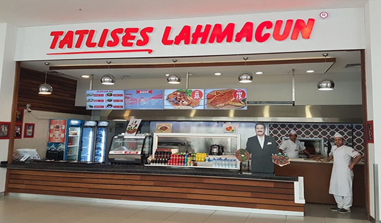 Tatlıses Lahmacun'un harcından kanatlı et çıktı!