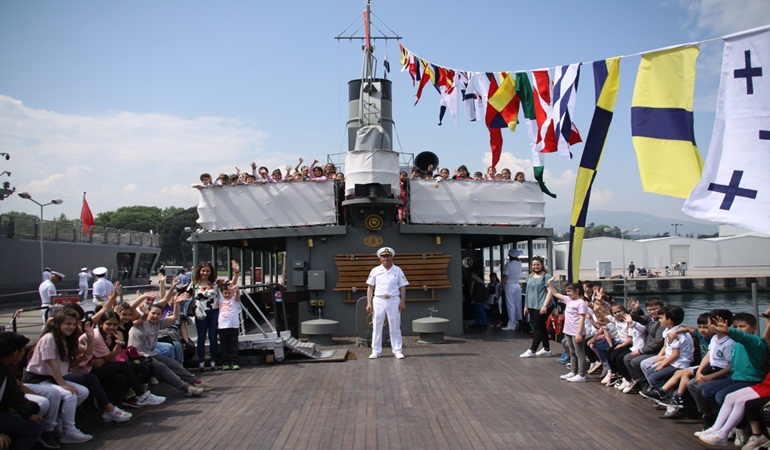 TCG Nusret Mayın Gemisi’ne Gölcük’te ziyaretçi akını