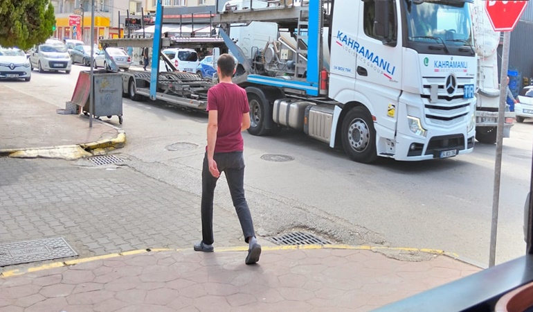 Tır sürücüleri yasağa uymuyor, denetleyende yok