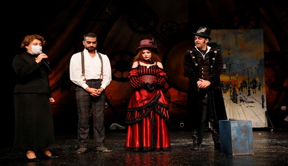 Tiyatro severler ustalarla yan yana