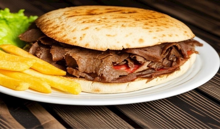 Tombik dönerin fiyatı tartışma konusu oldu