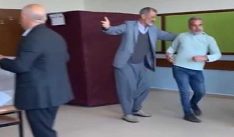 Toplu oy kullanmaya kalkıştılar