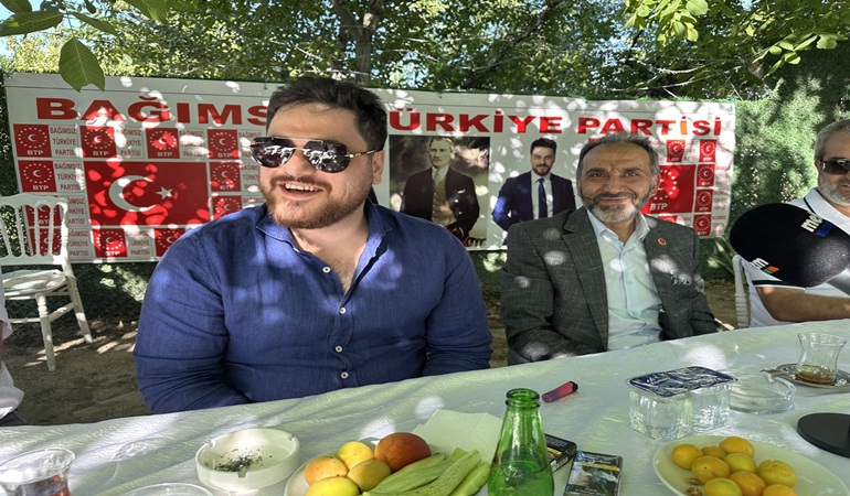 Toprağını satan yaşayacak vatan bulamaz