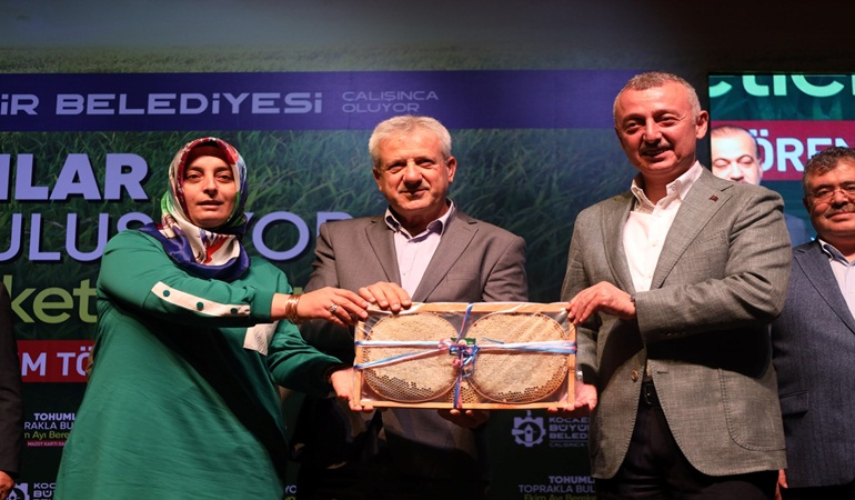 Toprakla uğraşan kadın ve gençlerin sayısı artmalı