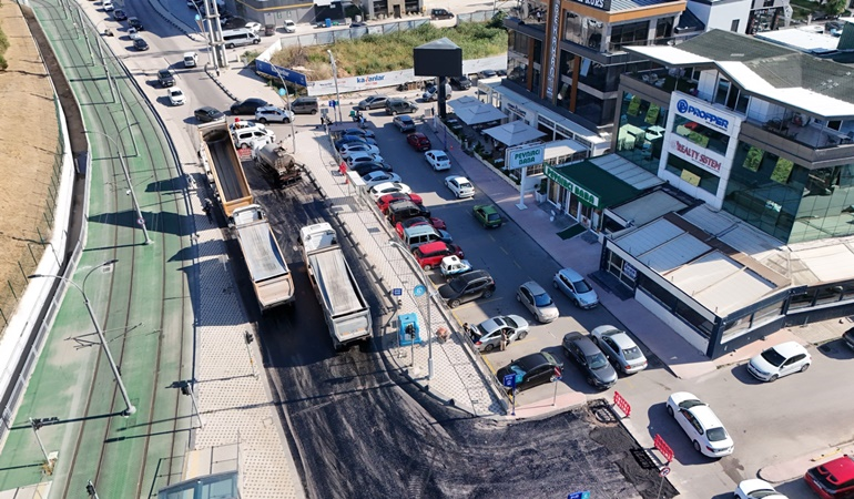 Tramvay güzergâhındaki yollar yenileniyor