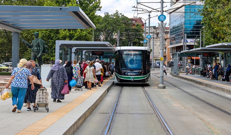 Tramvayla yolcu taşıma sayısında yeni rekor