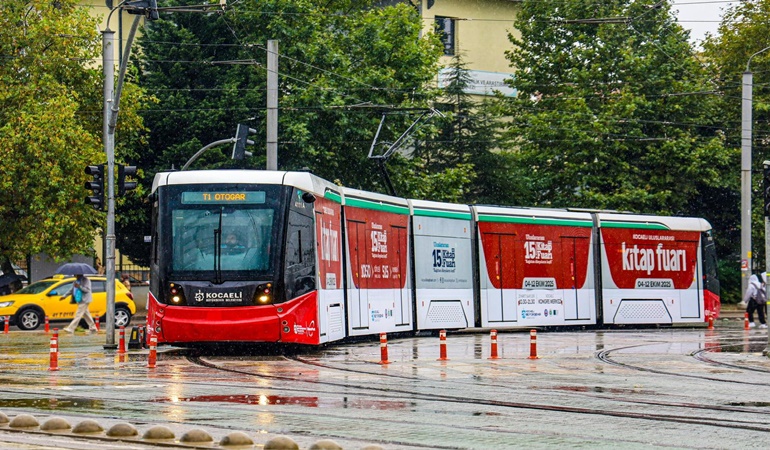 Tramvayları gören dönüp bir daha bakıyor!
