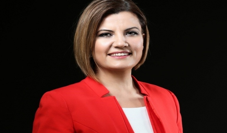 Tüm sağlık emekçilerinin yanındayız