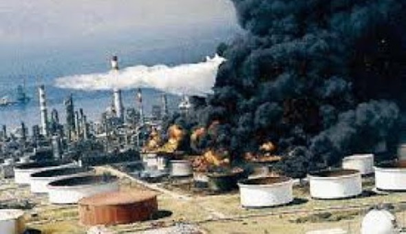 Tüpraş'taki yangın Körfez'de hayatı tehdit ediyordu