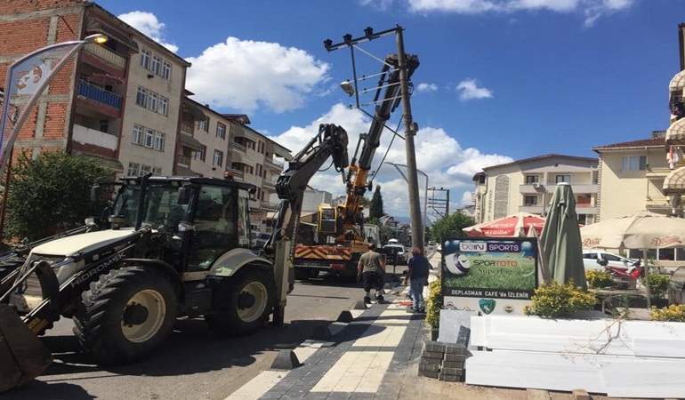 Turan Güneş Caddesi Atatürk'ün ışığıyla aydınlanıyor