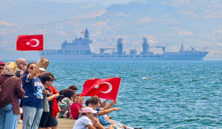 Türk Donanması’ndan Kocaeli’de gövde gösterisi