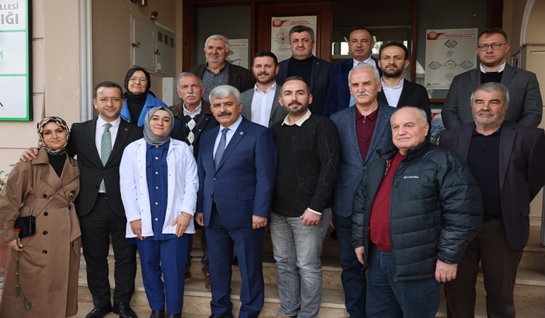 Tutuş’tan sağlık çalışanlarına karanfil