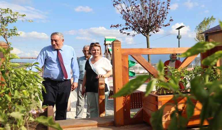 Tuzlukçu Belediye Başkanı Akbuğa Lavanta Bahçesine hayran kaldı
