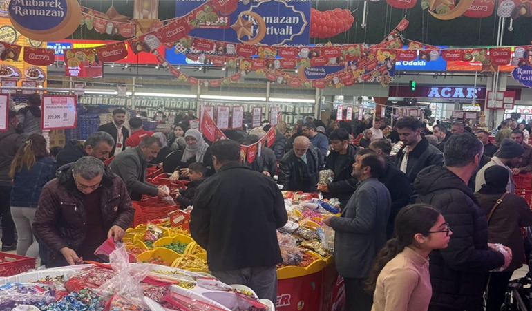 Ucuz ürüne akın ettiler!