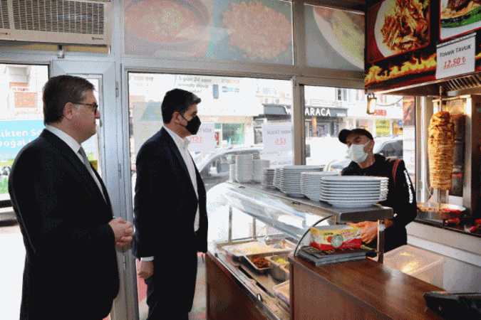 Üçyol esnafı ekonomik buhranı CHP’li Adıgüzel’e anlattı