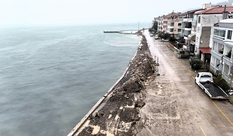 Ulaşlı sahiline dalga kırıcı set