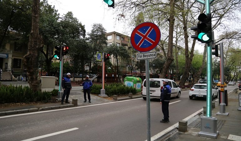 Ulugazi İlkokulu önüne modern sinyalizasyon sistemi