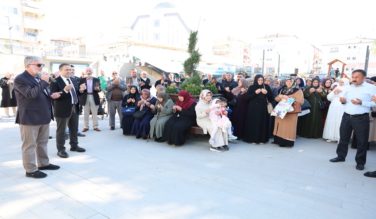 Umre kafilesi Derince’den dualarla uğurlandı