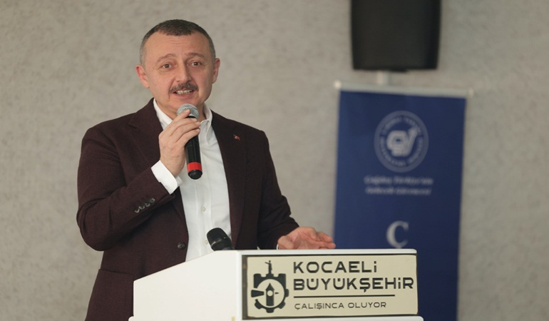 Üniversiteli gençler sordu, Büyükakın içtenlikle cevap verdi