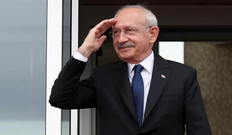 Utanmadan hala konuşuyor!