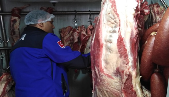 Uygunsuz satılan etler imha edildi