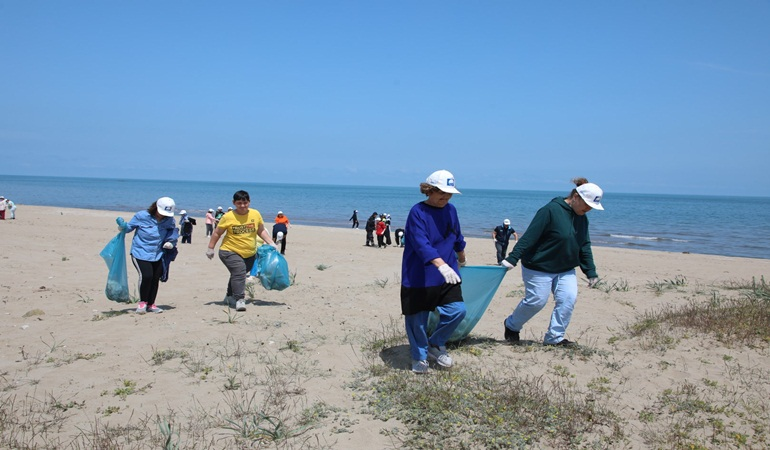 Uzunkum Sahili’nde kıyı temizliği yapıldı