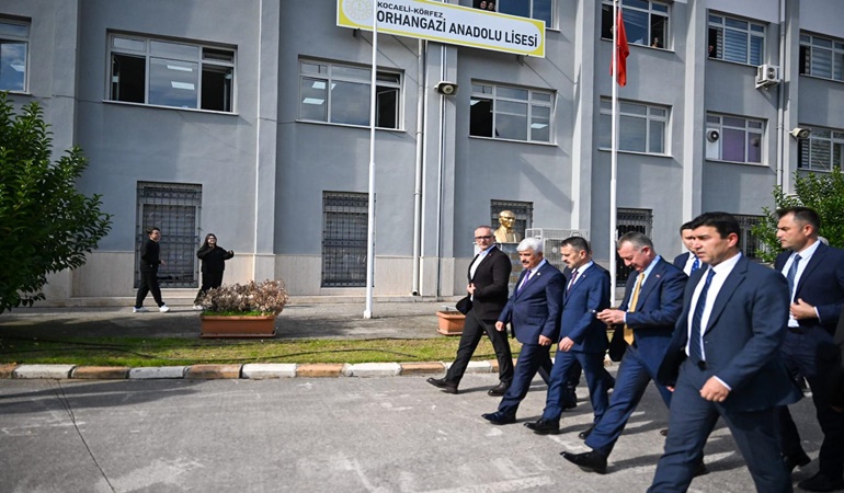 Vali Aktaş bir okulu daha ziyaret etti