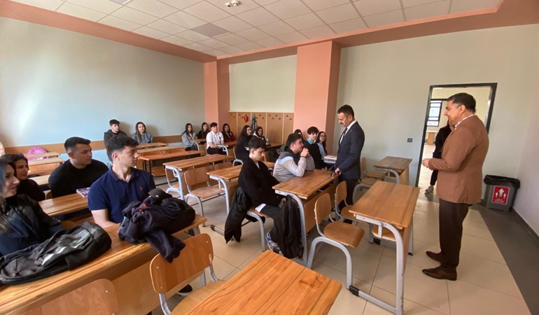 Vali Aktaş, güne o okulu ziyaret ederek başladı