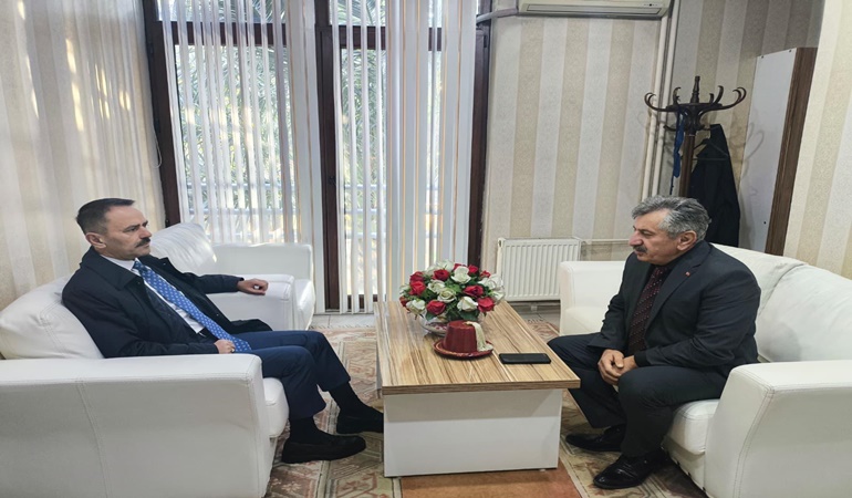 Vali Aktaş, İzmit Öğretmenevi ve Akşam Sanat Okulu’nu da ziyaret etti