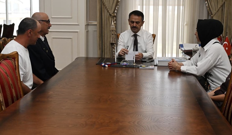 Vali Aktaş kendisine mail atan vatandaşları makamına çağırdı