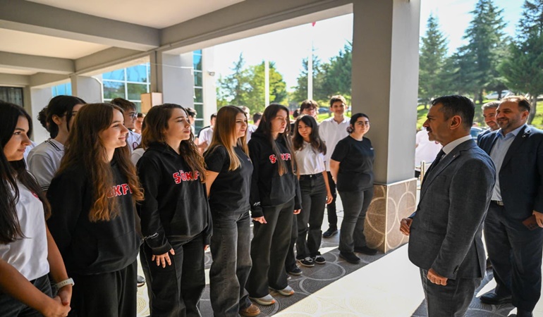 Vali Aktaş lise öğrencileri ile bir araya geldi