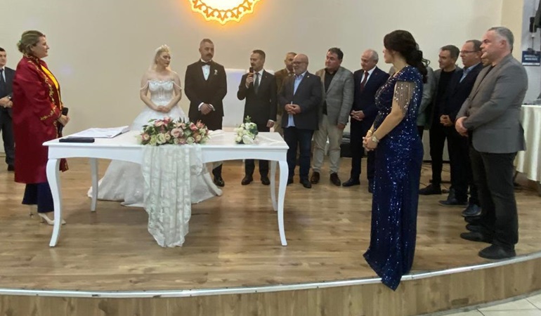 Vali Aktaş o çiftin mutluluğuna ortak oldu!